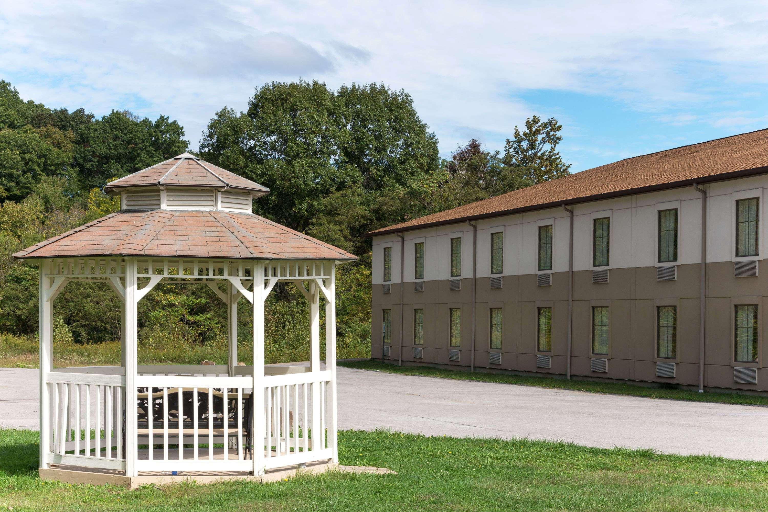 Super 8 By Wyndham Beaver Falls Εξωτερικό φωτογραφία