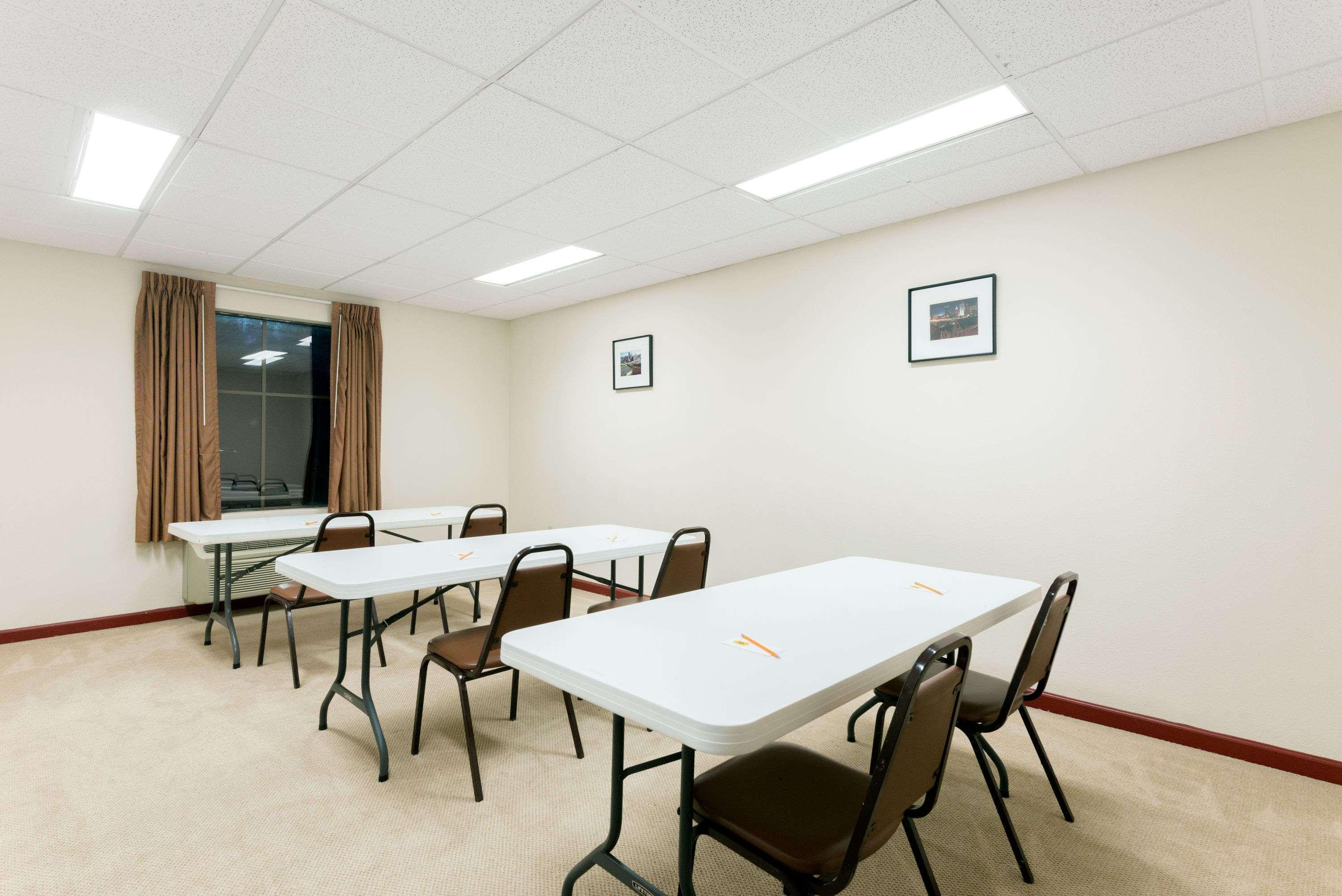 Super 8 By Wyndham Beaver Falls Εξωτερικό φωτογραφία