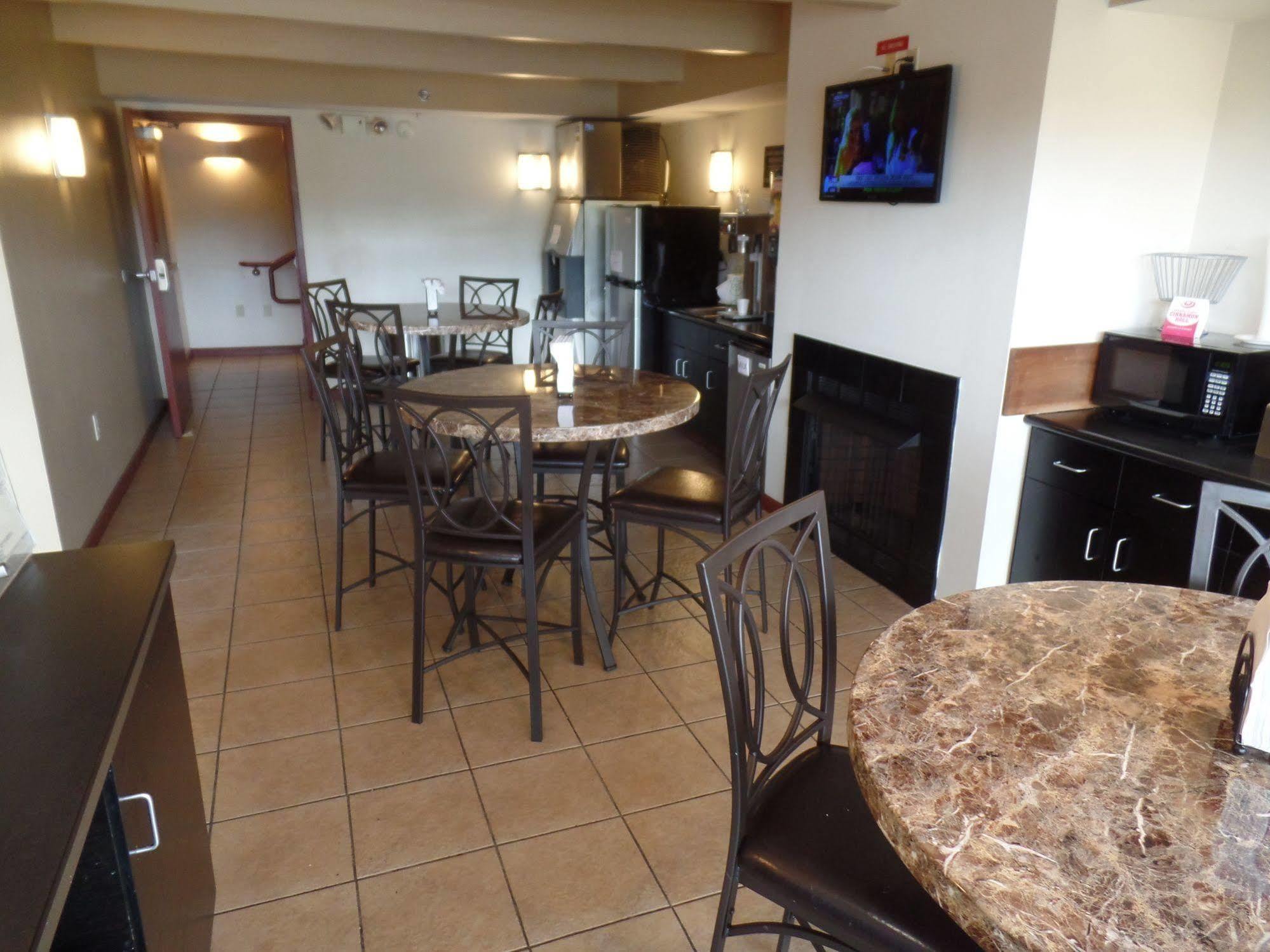 Super 8 By Wyndham Beaver Falls Εξωτερικό φωτογραφία